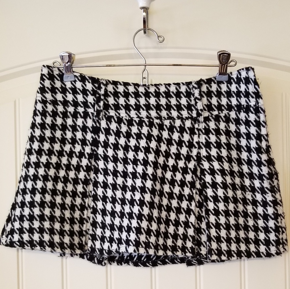Black & White Checkered Gingham Pleated Mini Skirt